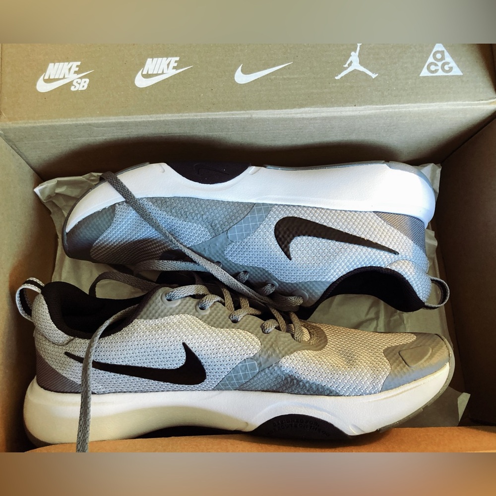 NIKE CITY REP-TR GREY/BLACK Men's 6.5 Never Worn